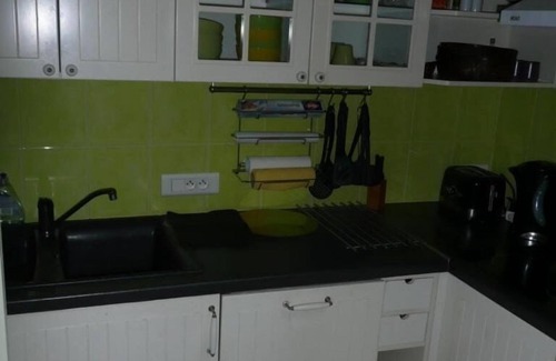Milly-la-Foret Apartamento | Estudio-Confortable-Baño con bañera-Vista al Jardín-3 Star