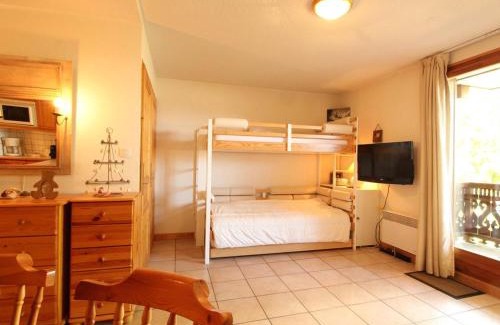 Les Carroz-d'Araches Apartamento | Studio cosy 4 pers avec parking, lave-vaisselle, balcon, proche des pistes et commerces - FR-1-572-56
