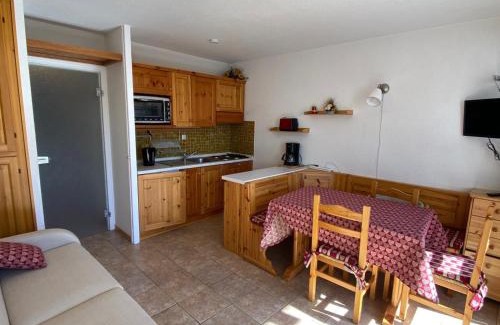 Montgenevre Apartamento | Studio cosy 4 pers, plein sud, balcon, parking privé, proche pistes et commerces - FR-1-445-181