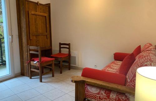 Brides-les-Bains Apartamento | Studio cosy proche télécabine et thermes, balcon ombragé, wifi inclus, animaux acceptés - FR-1-512-125