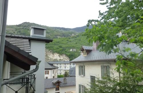 Brides-les-Bains Apartamento | Studio cosy proche télécabine et thermes, balcon ombragé, wifi inclus, animaux acceptés - FR-1-512-125