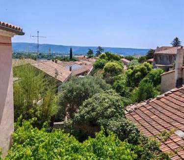 Volx Casa | Studio dans village provençal