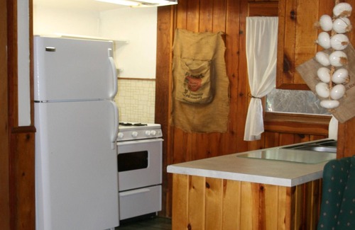 Rapid City Apartamento | Studio Deluxe Cabin Thirty Minutes to Mt Rushmore - In Rapid City On Canyon Lake Thirty Minutes from Mt Rushmore