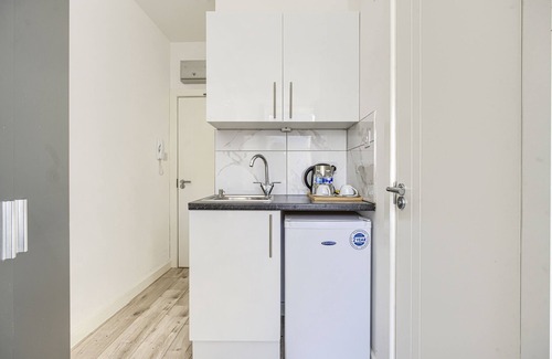 Highbury West Apartamento | Estudio-De Lujo-Baño en la habitacion-Vista a la Calle-4