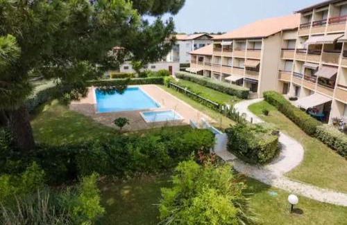 Andernos-les-Bains Apartamento | Studio du port avec terrasse, parking privatif, piscine dans résidence , wifi, ménage compris