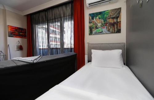Pendik Apartamento | Studio Flat with Shared Pool near Sabiha Gokcen