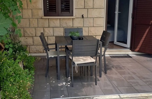 Postira Apartamento | Apartamento-estudio con una terraza Postira, Brac (AS-9241-a)