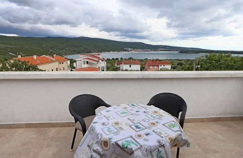 Kornic Apartamento | Apartamento-estudio con terraza y vista al mar Kornic, Krk (AS-415-a)