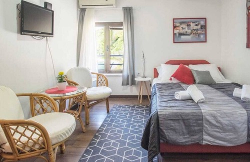 Lepetane Cama Y Desayuno | Studio Flat with View near Kotor Bay in Tivat