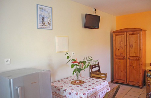 Saint-Louis Apartamento | estudio de jardín 2 estrellas en un mar cercano de la vegetación y las montañas