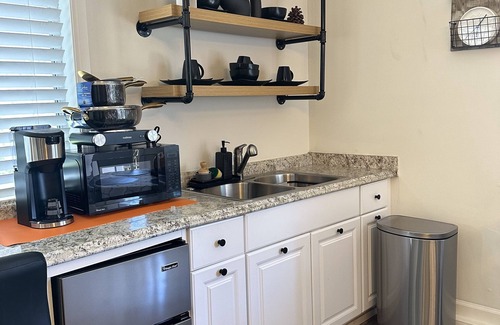 Van Nuys Apartamento | Studio Guesthouse! Super Clean with Parking