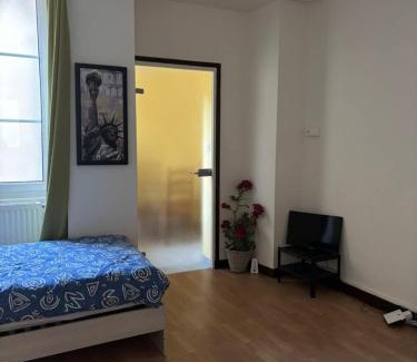 Chef-Boutonne Apartamento | Studio Idéal pour 2 à 3 personnes avec une piscine dans la maison principale