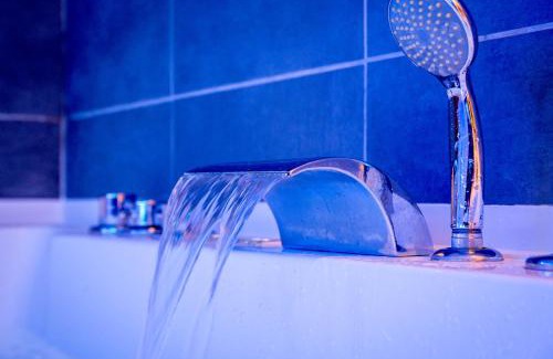 Messy Apartamento | Studio Immersif Jaccuzi & Cinéma Disney et Astérix