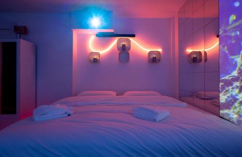 Messy Apartamento | Studio Immersif Jaccuzi & Cinéma Disney et Astérix