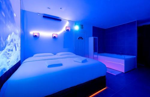 Messy Apartamento | Studio Immersif Jaccuzi & Cinéma Disney et Astérix