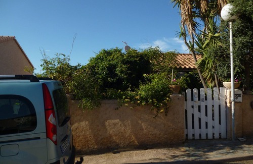 Monticello Casa | Estudio en propiedad tranquila y soleada cerca del mar.