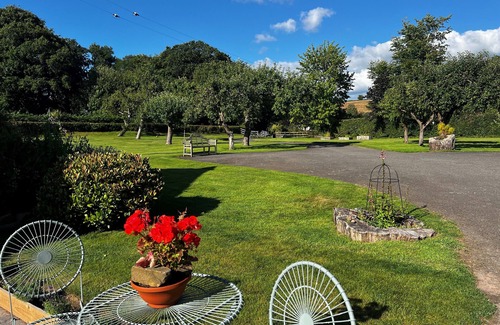 Bettws Newydd Apartamento | Studio-King Bed-Wye Valley Views