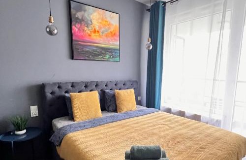 Marymount Apartamento | Studio Krzemieniecka, metro Słodowiec, heating, free parking by Cosmo Spirit