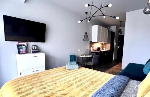Marymount Apartamento | Studio Krzemieniecka, metro Słodowiec, heating, free parking by Cosmo Spirit