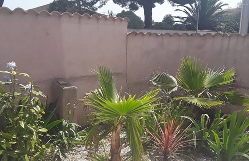 Vias Apartamento | Studio Les Tourterelles 2kms from the beach in a residential area