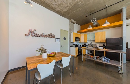 The Gulch Apartamento | Studio Loft in Downtown Nashville!