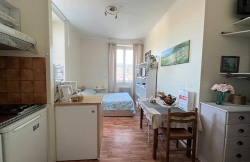 Cambo-les-Bains Apartamento | Studio lumineux à Cambo-les-Bains, proche thermes, coin nuit, kitchenette, internet, animaux acceptés - FR-1-495-10