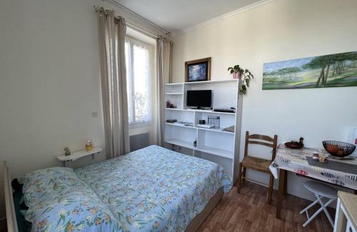 Cambo-les-Bains Apartamento | Studio lumineux à Cambo-les-Bains, proche thermes, coin nuit, kitchenette, internet, animaux acceptés - FR-1-495-10