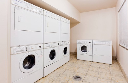 Allentown Apartamento | Estudio cerca de ABE con transporte gratuito al aeropuerto las 24 horas | Acceso compartido a la bañera de hidromasaje