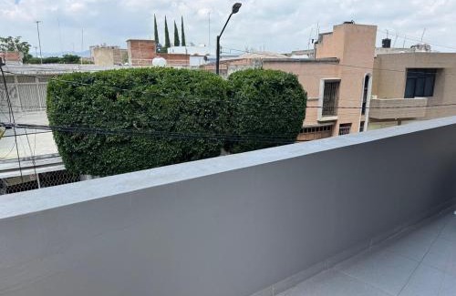 León Apartamento | Studio Near Poliforum and Downtown