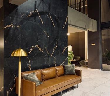 León Apartamento | Studio Near Poliforum and Downtown