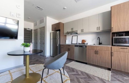 Urbana Apartamento | Studio near UIUC/Yugo Guest Suites D