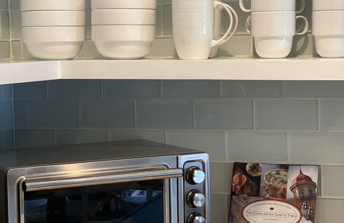 Mount Pleasant Apartamento | Estudio en Shem Creek con un muelle de aguas profundas y vistas al lago de agua dulce