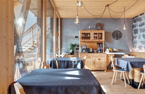 Velturno Apartamento | Estudio 'Pabellón Tierra' con vistas a la montaña, terraza compartida y Wi-Fi