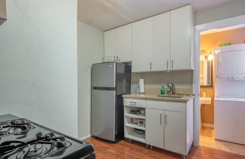 Homestead Apartamento | Studio, perfect for students on rotation at Oregon Health & Sciences University.
