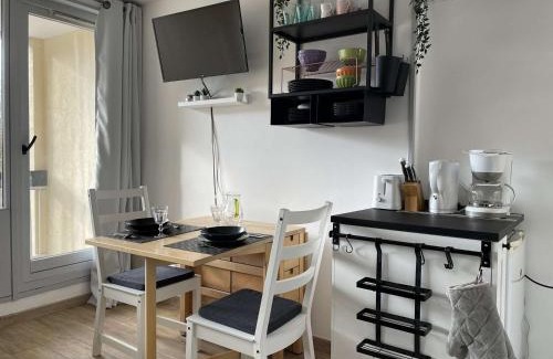 Montgenevre Apartamento | Studio rénové au pied des pistes, balcon ouest, 4 couchages à Montgenèvre - FR-1-330D-129
