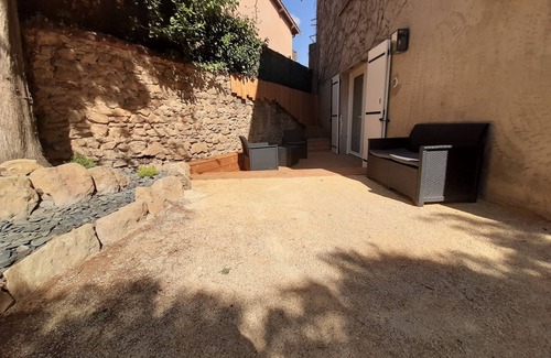 Grezieu-la-Varenne Apartamento | STUDIO RENOVE RDC TERRASSE + EXTERIEUR PAYSAGE