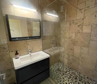 Ferrandiere - Maisons Neuves Apartamento | Studio Richelieu 2 et son parking privé