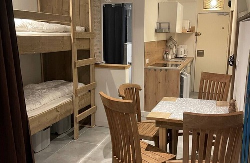 Aime Apartamento | Studio Skiuus, Moderne Directement sur les Pistes. Un Casier à Skis est Inclus