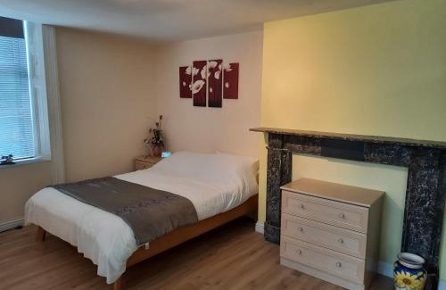 Winterton-on-Sea Apartamento | Studio Sleeps 2 with On-site Parking