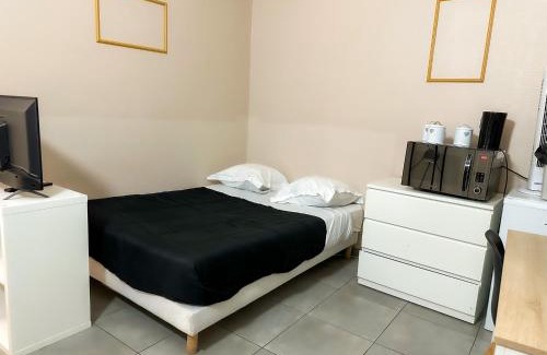 Meaux Apartamento | Studio SN4 - Centre-Ville Meaux - Proche Disneyland