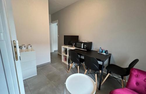 Meaux Apartamento | Studio SN8 - Centre-Ville Meaux - Proche Disneyland