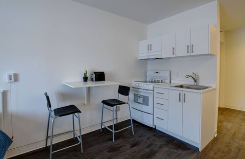 Laval Apartamento | Studio Spacieux Laval, tout inclue, wifi, parking