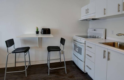 Laval Apartamento | Studio Spacieux Laval, tout inclue, wifi, parking