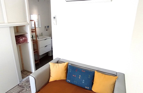 Mimet Casa | Estudio con cocina, aseo / ducha y dormitorio / sala de estar de 22m2.