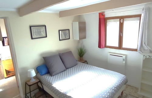 Mimet Casa | Estudio con cocina, aseo / ducha y dormitorio / sala de estar de 22m2.