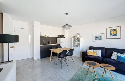 Cannes La Bocca Apartamento | Studio with parking in secure residence 50m from the sea and beaches