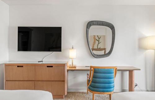 Ala Moana Casa | Studio with Partial Ocean View & Balcony Unit 1901