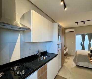 Jardim Palmeiras Apartamento | Studio1 aconchegante com garagem exclusiva e varanda
