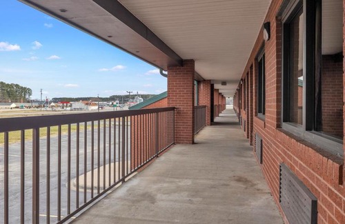 Emporia Hotel | Studios and Suites 4 Less Emporia