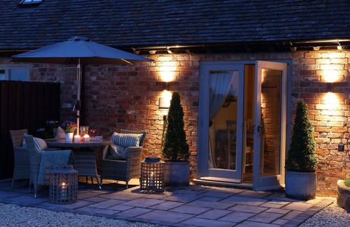 Quedgeley Casa | Preciosa casa de vacaciones para 2 personas con WIFI, terraza y mascotas permitida